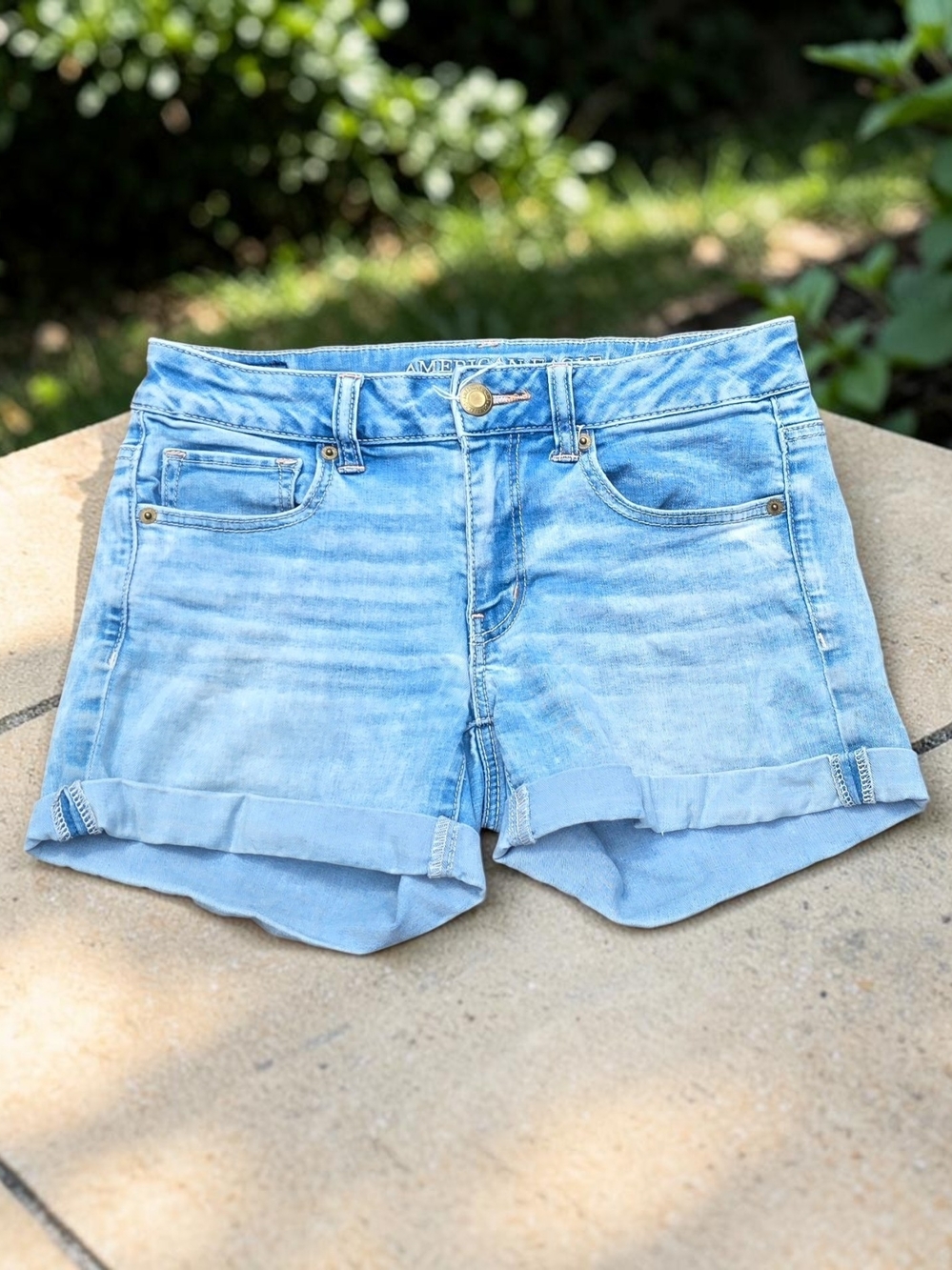 American Eagle Light Wash Cuffed Denim Shorts – Size 6